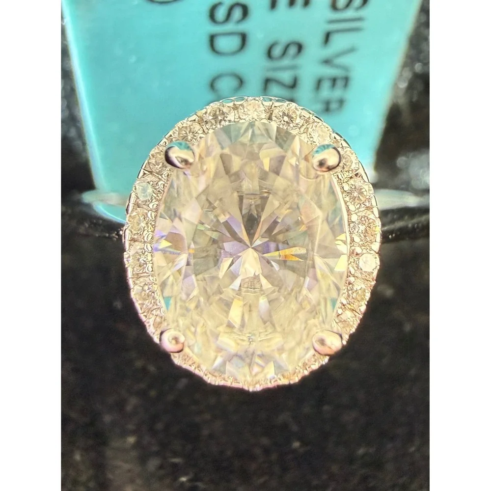 N/A elegant moissanite